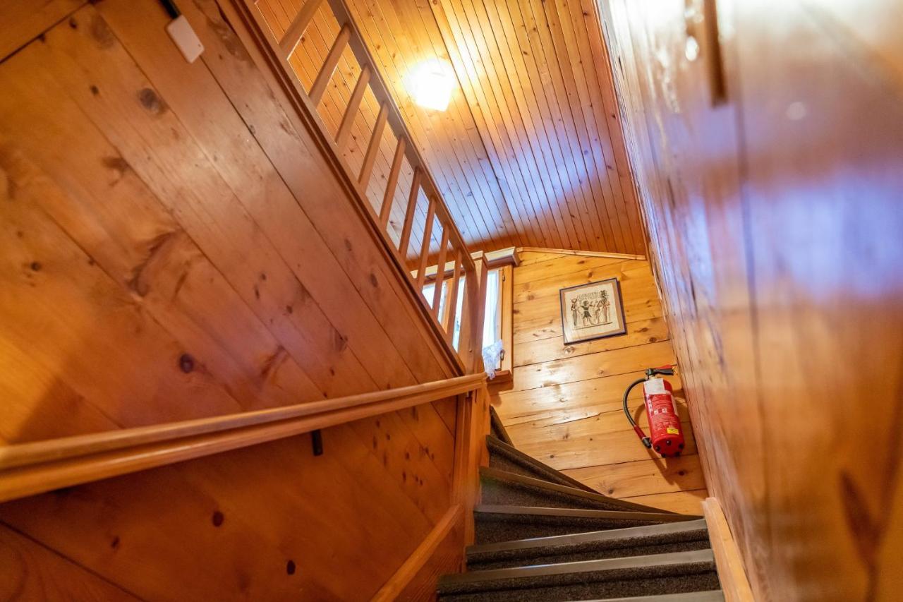 Chalet Bambi "Marchenhaft" Apartment Grachen Bagian luar foto